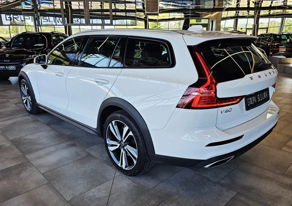 Volvo V60 Cross Country cena 105900 przebieg: 136000, rok produkcji 2019 z Ostrołęka małe 667